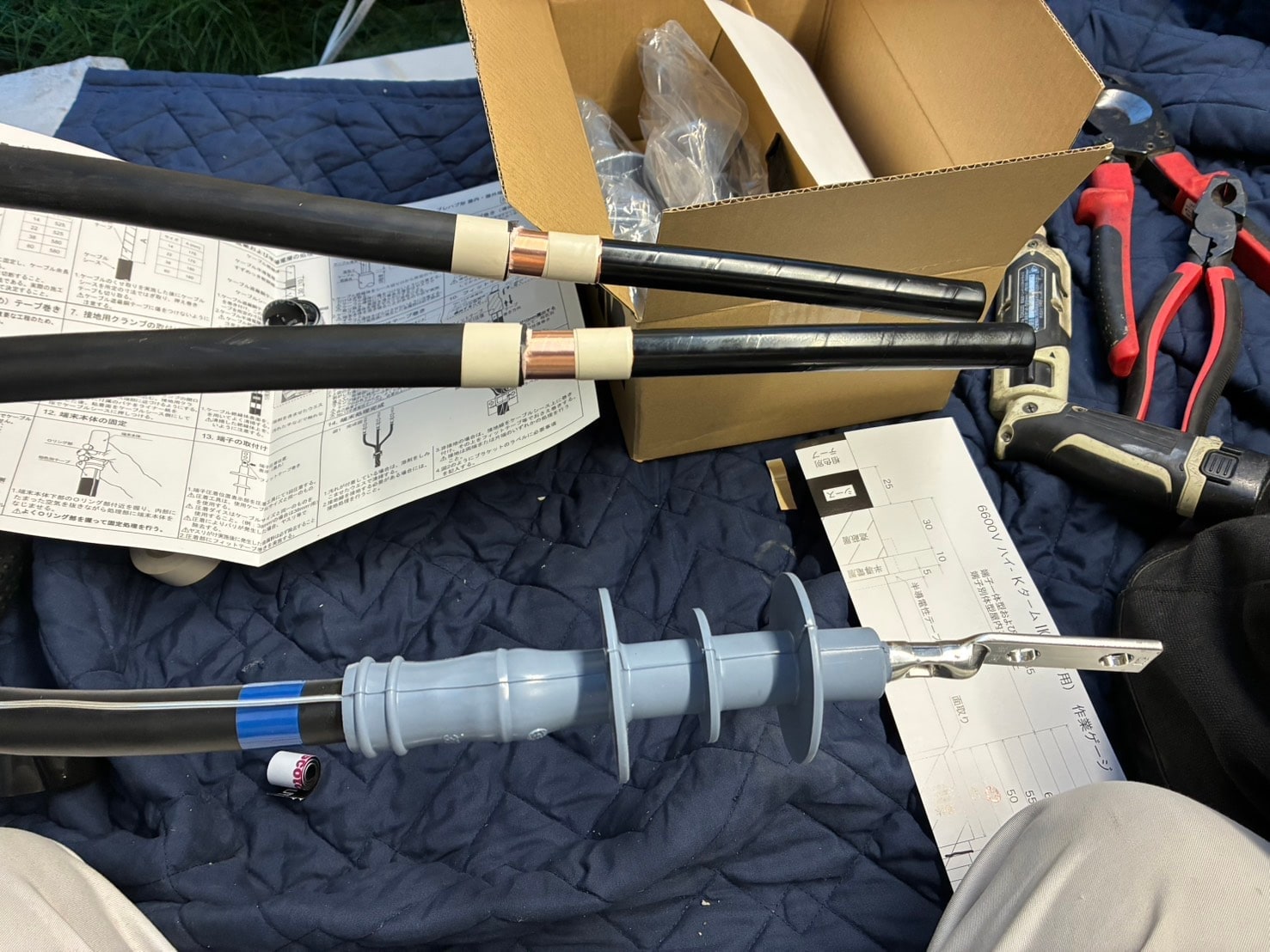 3Mキットによるケーブル端末処理作業中