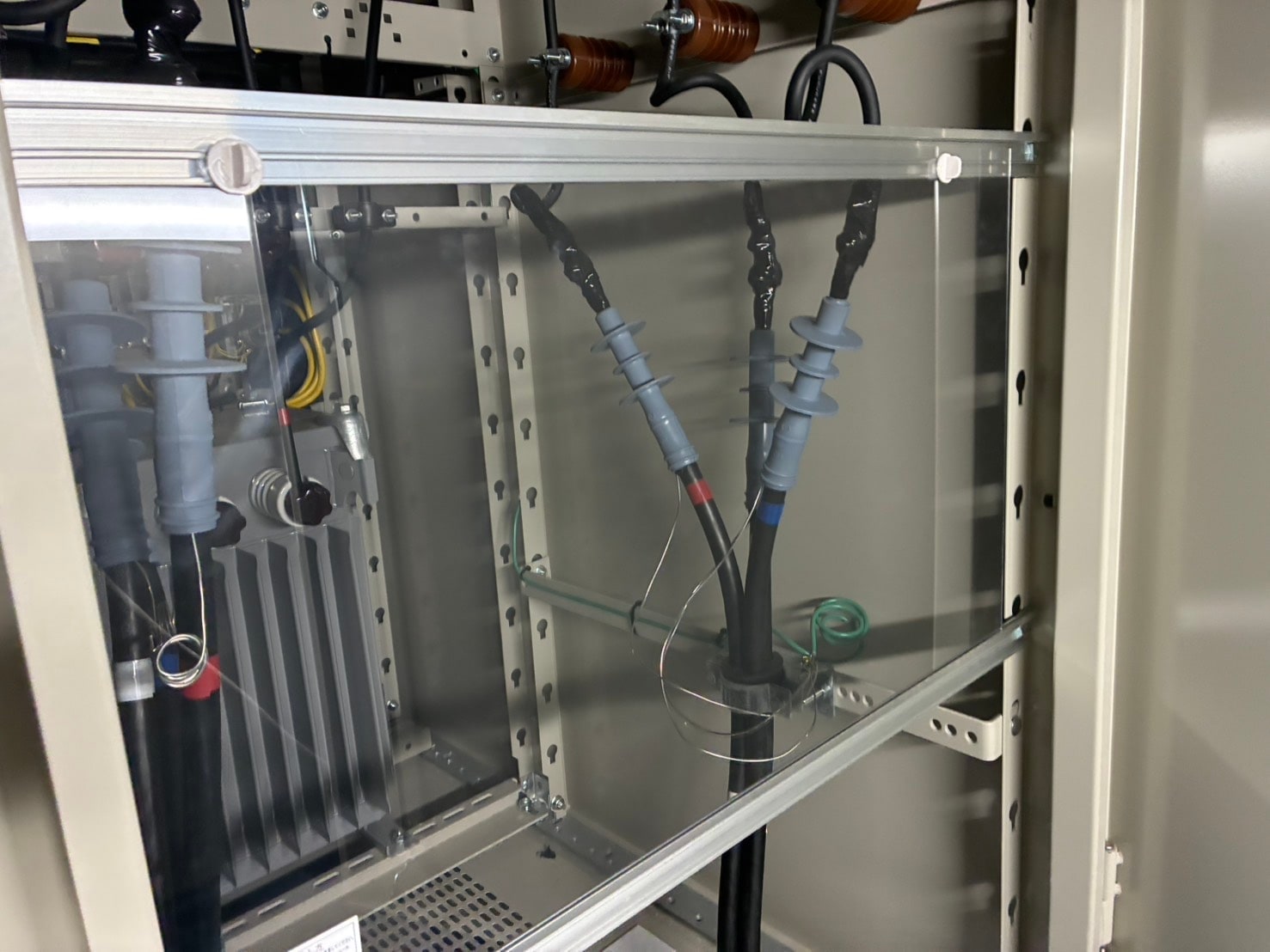 キュービクル内の新設CVT屋内端末