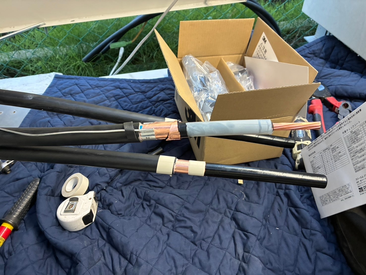 CVTケーブルのシース・銅遮蔽層段剥ぎ処理